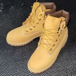 timberland  Tan Boots brand new